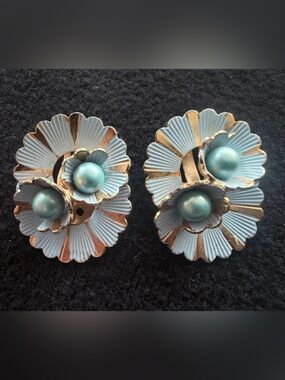 Vintage Blue Flower Clip-On Earrings with Pearlescent Centers